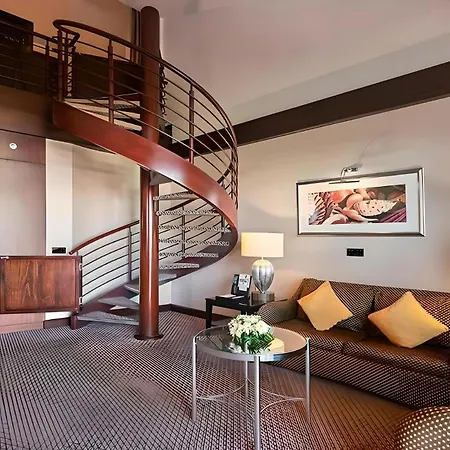 The Maxim Resort By Hilton *