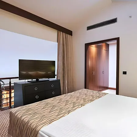 The Maxim Resort By Hilton