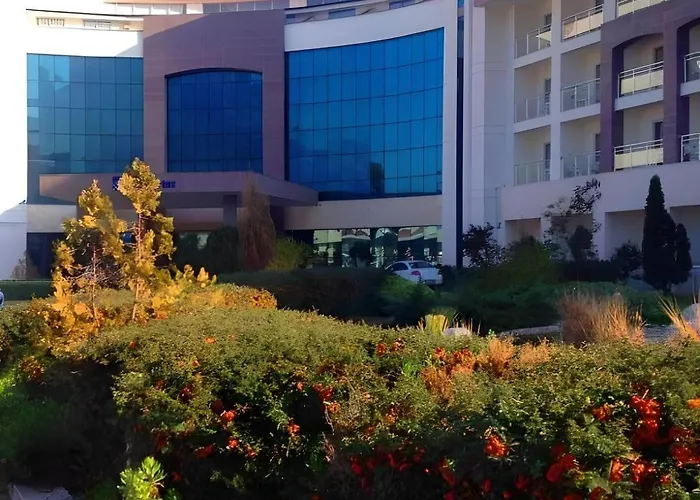 The Maxim Resort By Hilton *