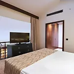 The Maxim Resort By Hilton