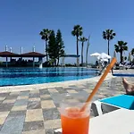 アパート The Maxim Resort By Hilton