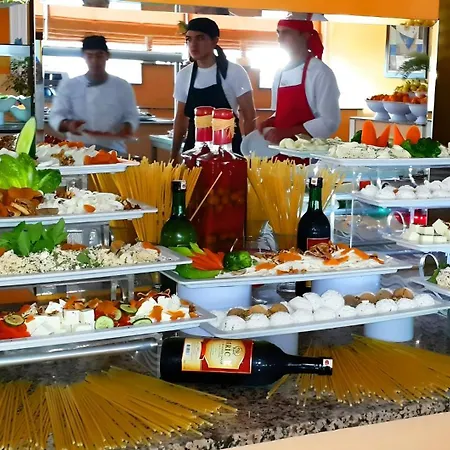 The Maxim Resort By Hilton *